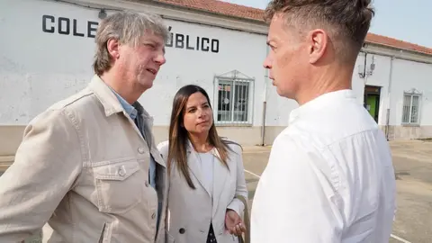 El secretario general del Partido Socialista de Castilla y León, Carlos Martínez, participa junto al secretario general del PSOE de León, Javier Alfonso Cendón, y el secretario adjunto de Política Municipal, Alejandro Soler, con alcaldes y concejales de la provincia de León. Foto: Campillo