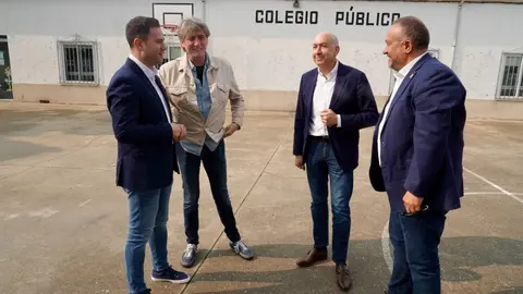 El secretario general del Partido Socialista de Castilla y León, Carlos Martínez, participa junto al secretario general del PSOE de León, Javier Alfonso Cendón, y el secretario adjunto de Política Municipal, Alejandro Soler, con alcaldes y concejales de la provincia de León. Foto: Campillo