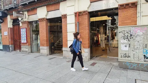 Bershka anuncia el cierre en su tienda en Ordoño II.
