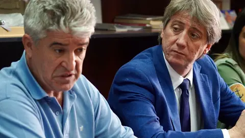 El secretario general del Partido Socialista de Castilla y León, Carlos Martínez, se reúne con trabajadores de la planta de Azucarera de La Bañeza junto a vicesecretaria general del PSOECyL, Nuria Rubio, y el secretario general del PSOE de León, Javier Alfonso Cendón. En la imagen, el presidente del comité de empresa, Benigno Pérez. Foto: Campillo.