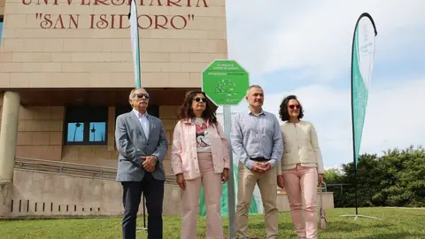 Una docena de señales indica que la ULE es un 'espacio libre de humo'.