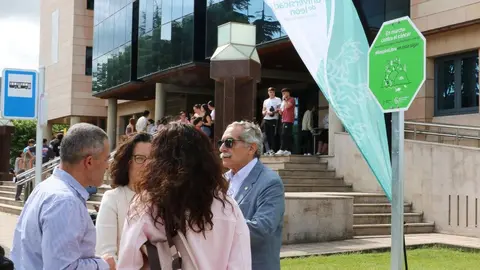 Una docena de señales indica que la ULE es un 'espacio libre de humo'.
