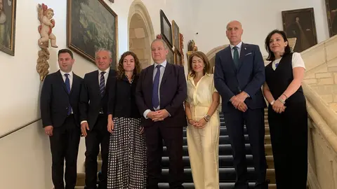 El ministro de Industria y Turismo, Jordi Hereu, ha anunciado este viernes en León el inicio del proceso de ampliación del Parador de San Marcos, una actuación que responde a una “vieja aspiración” y que supondrá una inversión total de más de 30 millones de euros, incluyendo 1,5 millones ya asignados para el proyecto técnico inicial. Fotos: A.F. Reca