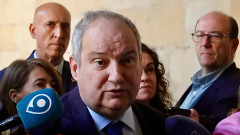 El ministro de Industria y Turismo, Jordi Hereu, visita el Parador de León, acompañado de la secretaria de Estado de Turismo, Rosario Sánchez; la presidenta de Paradores, Raquel Sánchez; y el delegado del Gobierno, Nicanor Sen. Fotos: Campillo