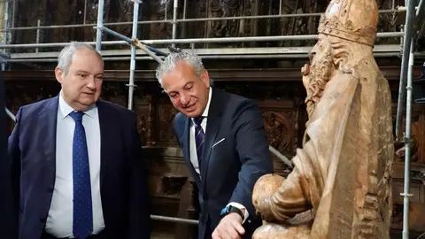 El ministro de Industria y Turismo, Jordi Hereu, visita el Parador de León, acompañado de la secretaria de Estado de Turismo, Rosario Sánchez; la presidenta de Paradores, Raquel Sánchez; y el delegado del Gobierno, Nicanor Sen. Fotos: Campillo