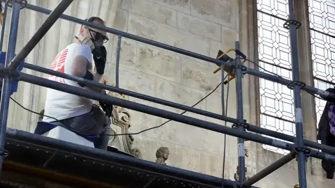 El ministro de Industria y Turismo, Jordi Hereu, visita el Parador de León, acompañado de la secretaria de Estado de Turismo, Rosario Sánchez; la presidenta de Paradores, Raquel Sánchez; y el delegado del Gobierno, Nicanor Sen. Fotos: Campillo