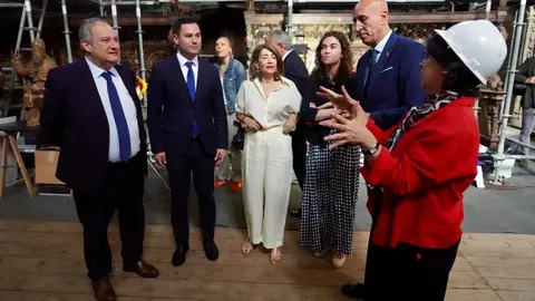 El ministro de Industria y Turismo, Jordi Hereu, visita el Parador de León, acompañado de la secretaria de Estado de Turismo, Rosario Sánchez; la presidenta de Paradores, Raquel Sánchez; y el delegado del Gobierno, Nicanor Sen. Fotos: Campillo