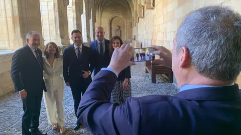 El ministro de Industria y Turismo, Jordi Hereu, visita el Parador de León, acompañado de la secretaria de Estado de Turismo, Rosario Sánchez; la presidenta de Paradores, Raquel Sánchez; y el delegado del Gobierno, Nicanor Sen. Fotos: A.F. Reca