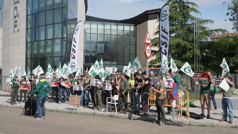 Concentración de CSIF en el Centro del Fuego de León. / CAMPILLO