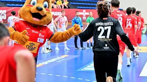 El equipo leonés remonta ante un combativo Alcobendas y sueña con Europa tras un sólido triunfo (29-37).
