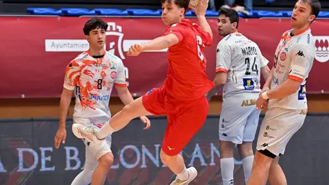 El equipo leonés remonta ante un combativo Alcobendas y sueña con Europa tras un sólido triunfo (29-37).
