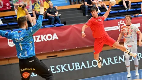 El equipo leonés remonta ante un combativo Alcobendas y sueña con Europa tras un sólido triunfo (29-37).