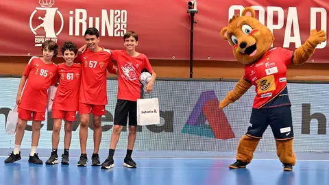 El equipo leonés remonta ante un combativo Alcobendas y sueña con Europa tras un sólido triunfo (29-37).