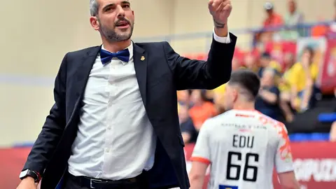 El equipo leonés remonta ante un combativo Alcobendas y sueña con Europa tras un sólido triunfo (29-37).