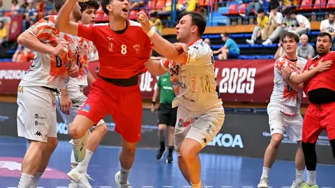 El equipo leonés remonta ante un combativo Alcobendas y sueña con Europa tras un sólido triunfo (29-37).