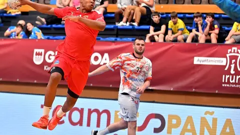 El equipo leonés remonta ante un combativo Alcobendas y sueña con Europa tras un sólido triunfo (29-37).