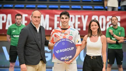 El equipo leonés remonta ante un combativo Alcobendas y sueña con Europa tras un sólido triunfo (29-37).