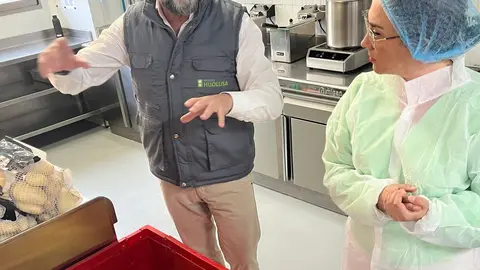 La consejera de Agricultura, Ganadería y Desarrollo Rural visita las instalaciones de Hijolusa en León.