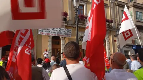 Concentración en Ponferrada en defensa de los empleos de Teleperformance