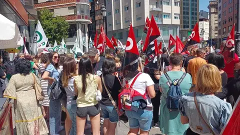 Concentración en Ponferrada en defensa de los empleos de Teleperformance