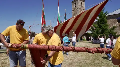 Romería de la Pascua de San Pentecostés en el Santuario de la Virgen de Castrotierra. / DAVID ARRANZ
