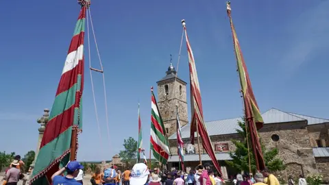 Romería de la Pascua de San Pentecostés en el Santuario de la Virgen de Castrotierra. / DAVID ARRANZ