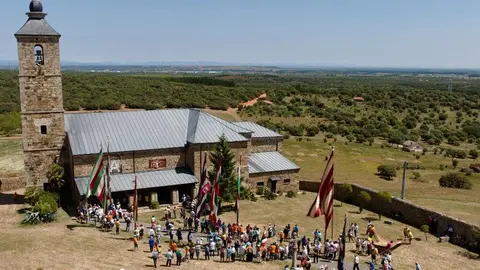 Romería de la Pascua de San Pentecostés en el Santuario de la Virgen de Castrotierra. / DAVID ARRANZ