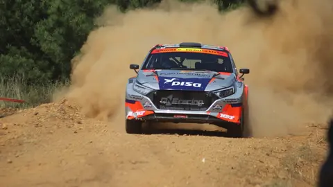 Gil Membrado impone su ley en el Rally Reino de León. El líder del Campeonato de España de Rally de Tierra se impone con autoridad en una prueba que dominó de principio a fin, relegando a Raúl Hernández al segundo puesto y con la retirada de Villanueva. Fotos: Isaac Llamazares
