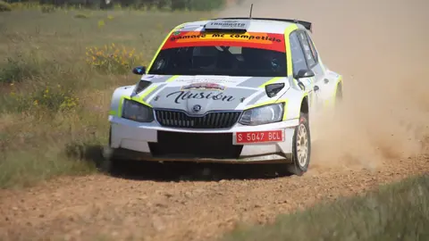 Gil Membrado impone su ley en el Rally Reino de León. El líder del Campeonato de España de Rally de Tierra se impone con autoridad en una prueba que dominó de principio a fin, relegando a Raúl Hernández al segundo puesto y con la retirada de Villanueva. Fotos: Isaac Llamazares