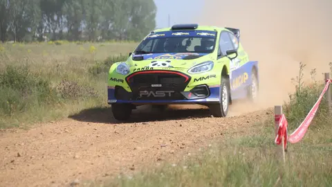 Gil Membrado impone su ley en el Rally Reino de León. El líder del Campeonato de España de Rally de Tierra se impone con autoridad en una prueba que dominó de principio a fin, relegando a Raúl Hernández al segundo puesto y con la retirada de Villanueva. Fotos: Isaac Llamazares