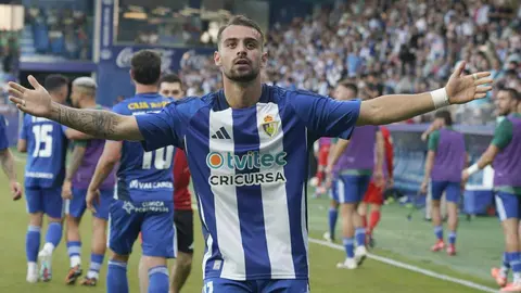 El equipo berciano se impone 2-1 en un épico partido en El Toralín y jugará la final por el ascenso a Segunda tras un duelo vibrante que se resolvió por su mejor clasificación en liga regular.