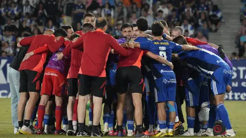 El equipo berciano se impone 2-1 en un épico partido en El Toralín y jugará la final por el ascenso a Segunda tras un duelo vibrante que se resolvió por su mejor clasificación en liga regular.
