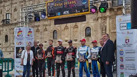 Gil Membrado impone su ley en el Rally Reino de León. El líder del Campeonato de España de Rally de Tierra se impone con autoridad en una prueba que dominó de principio a fin, relegando a Raúl Hernández al segundo puesto y con la retirada de Villanueva.