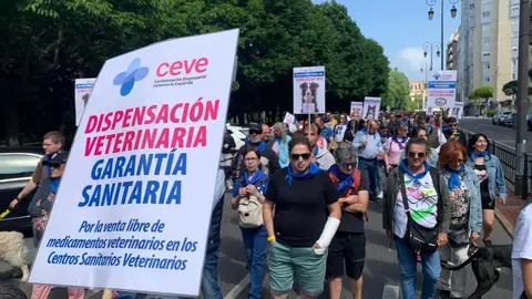 Manifestación en León contra la ley del medicamento veterinario