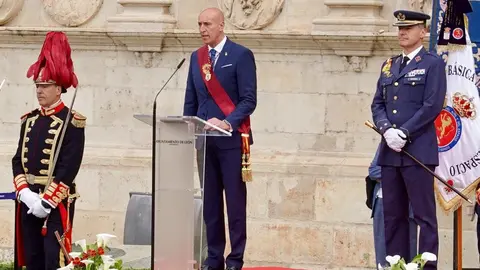 Entrega de los títulos de Hijos Adoptivos de la Ciudad de León. / CAMPILLO