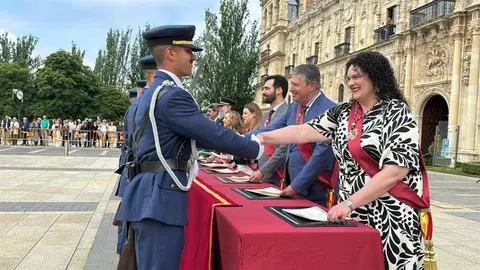 Entrega de los títulos de Hijos Adoptivos de la Ciudad de León. / AYTO. LEÓN