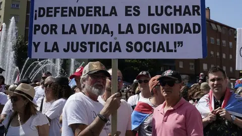 Manifestación de la plataforma Oncobierzo para reclamar mejoras en el Servicio de Oncología del Hospital del Bierzo y en toda la sanidad de la comarca bajo el lema 'Por mí'. Foto: César Sánchez