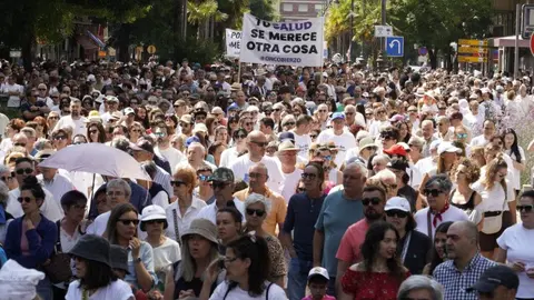 Manifestación de la plataforma Oncobierzo para reclamar mejoras en el Servicio de Oncología del Hospital del Bierzo y en toda la sanidad de la comarca bajo el lema 'Por mí'. Foto: César Sánchez