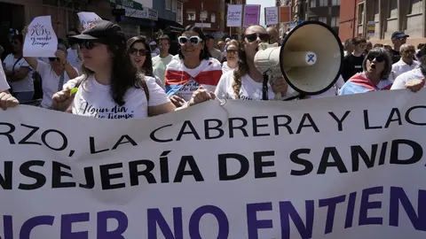 Manifestación de la plataforma Oncobierzo para reclamar mejoras en el Servicio de Oncología del Hospital del Bierzo y en toda la sanidad de la comarca bajo el lema 'Por mí'. Foto: César Sánchez