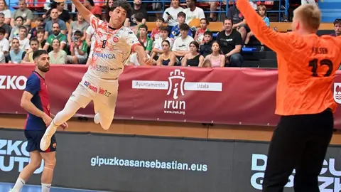 El Abanca Ademar se mide a un FC Barcelona intratable al que es imposible frenar en la cancha de juego.