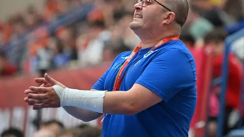 El Abanca Ademar se mide a un FC Barcelona intratable al que es imposible frenar en la cancha de juego.