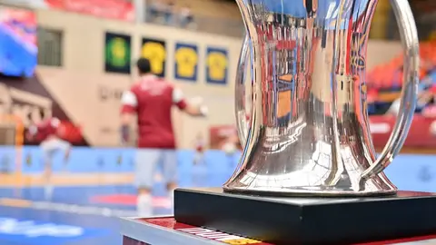 El Abanca Ademar se mide a un FC Barcelona intratable al que es imposible frenar en la cancha de juego.