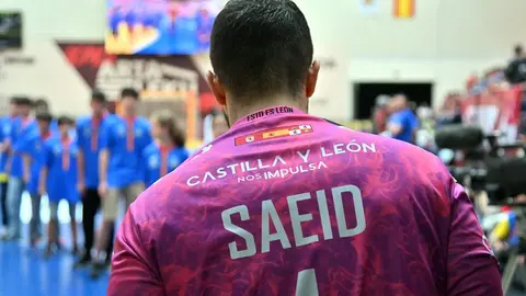 El Abanca Ademar se mide a un FC Barcelona intratable al que es imposible frenar en la cancha de juego.