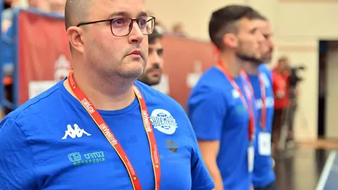 El Abanca Ademar se mide a un FC Barcelona intratable al que es imposible frenar en la cancha de juego.