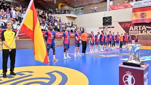 El Abanca Ademar se mide a un FC Barcelona intratable al que es imposible frenar en la cancha de juego.