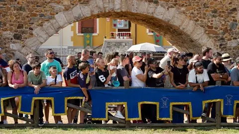 591 años después, Hospital de Órbigo se transforma en un vibrante escenario medieval donde miles de visitantes, la fábrica láctea Mondélez y el recuerdo de Leonor de Tovar se entrelazan en unas Justas declaradas de Interés Turístico Regional. Foto: Campillo