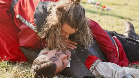 591 años después, Hospital de Órbigo se transforma en un vibrante escenario medieval donde miles de visitantes, la fábrica láctea Mondélez y el recuerdo de Leonor de Tovar se entrelazan en unas Justas declaradas de Interés Turístico Regional. Foto: Campillo