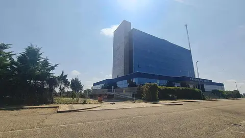 Comienzan las primeras obras de adecuación en el Hotel Cortes de León para renacer como centro de FP Sanitaria y residencia estudiantil.