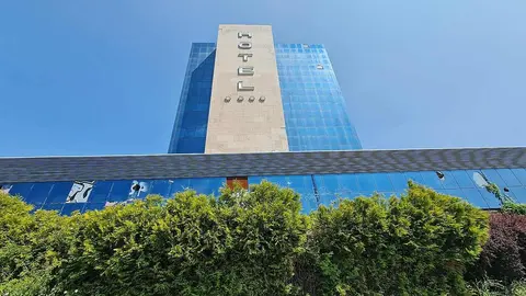 Comienzan las primeras obras de adecuación en el Hotel Cortes de León para renacer como centro de FP Sanitaria y residencia estudiantil.