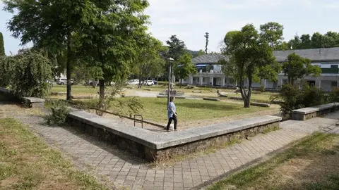 Plaza del poblado de Compostilla en Ponferrada, paso del Camino de Santiago. / CÉSAR SÁNCHEZ